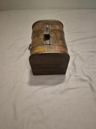 Cofre de madera decorativo