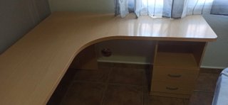 Escritorio esquinero de madera