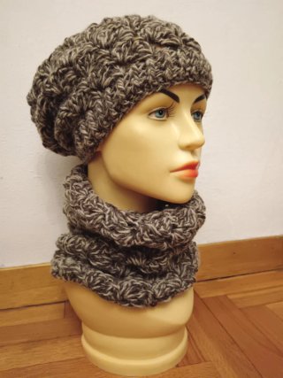 Set berretto e scaldacollo marrone beige