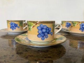 Juego de 7 tazas y platillos de cerámica