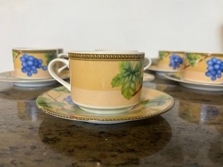 Juego de 7 tazas y platillos de cerámica