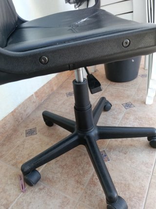 Silla de oficina negra