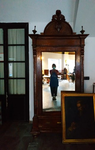 Armario ropa blanca antiguo.