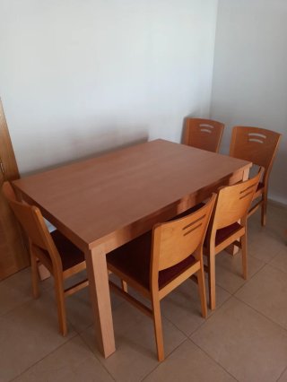Mesa y 6 sillas de comedor