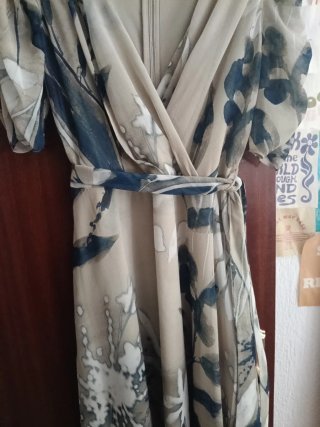 Vestido DKNY para ocasiones especiales floral beig