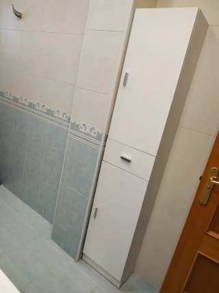 Mueble de baño blanco brillante