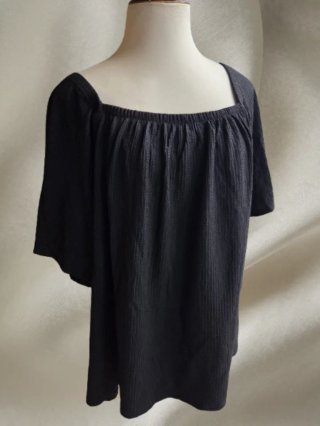 Blusa escote cuadrado manga corta