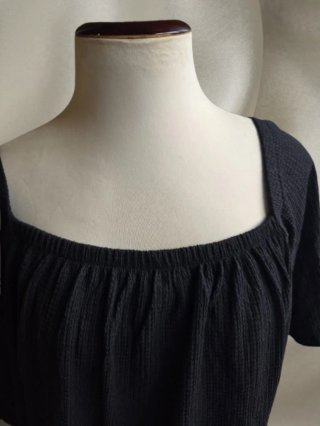 Blusa escote cuadrado manga corta