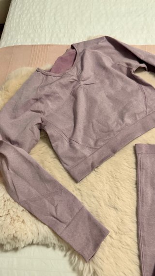 Conjunto deportivo rosa y morado