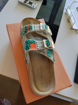 Sandalias de verano plateadas y turquesa
