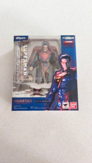 Figura S.H.Figuarts Superman Injustice