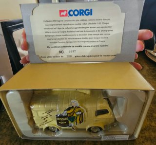 Furgoneta Corgi Renault Nescafé Edición Limitada