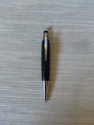 Bolígrafo Faber-Castell sin tapa