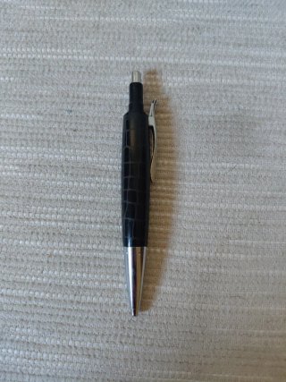 Bolígrafo Faber-Castell sin tapa