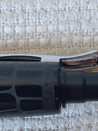 Bolígrafo Faber-Castell sin tapa