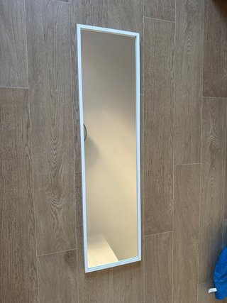 Espejo de pared blanco alargado