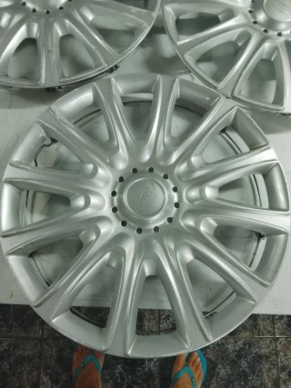 3 Tapacubos Ford B Max