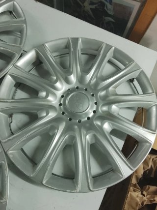 3 Tapacubos Ford B Max
