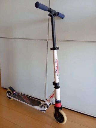 Patinete Oxelo blanco y rojo