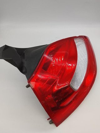 Piloto tras izq renault 8200413214 megane 6056