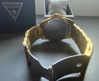 Reloj Guess Dorado con Brillantes + Caja