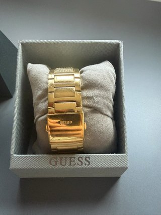 Reloj Guess Dorado con Brillantes + Caja