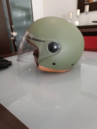 Casco de moto con visera transparente