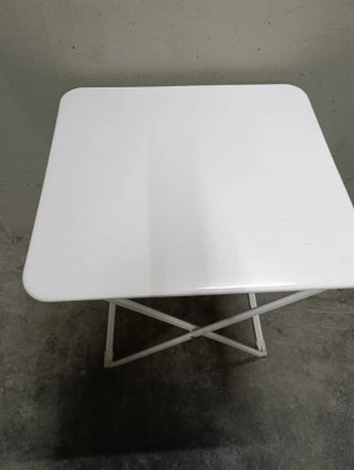 Mesa plegable metálica blanca