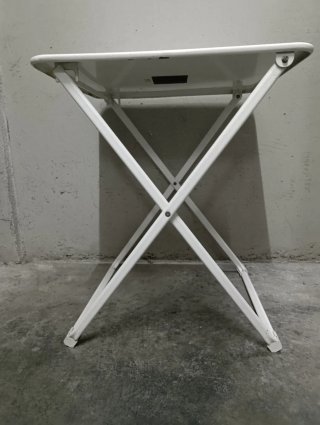 Mesa plegable metálica blanca