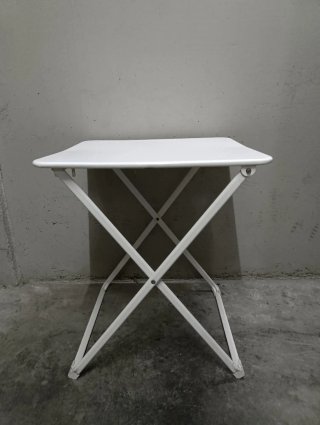 Mesa plegable metálica blanca