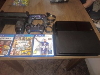 PS4 con enfriador y 3 mandos y 3 juegos
