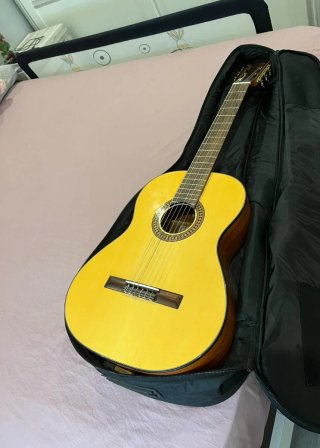 Guitarra Clásica Amarilla Vicente tatay