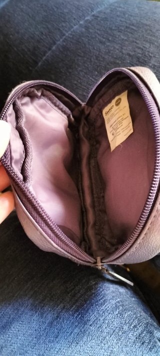 Cartera Hello Kitty Morada con detalle plateado