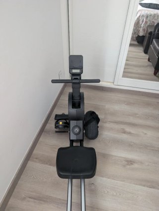 Máquina de remo negra