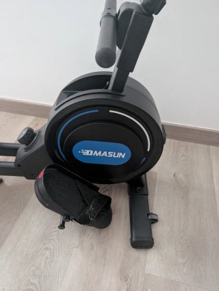 Máquina de remo negra