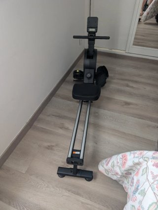 Máquina de remo negra