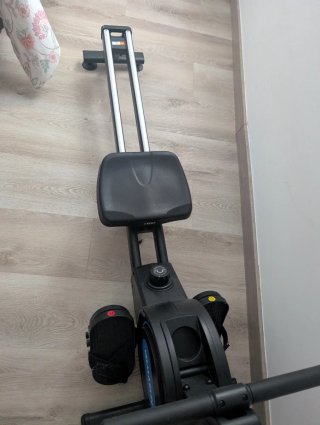 Máquina de remo negra