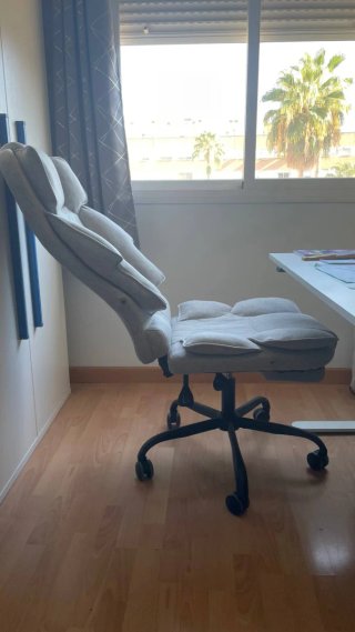 Silla de oficina ergonómica gris