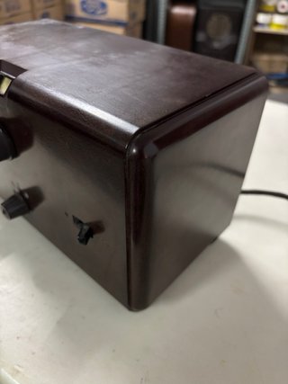 Radio antigua de válvulas Philips 2517