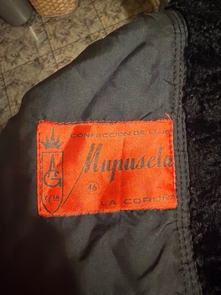 Abrigo de piel negro antiguo