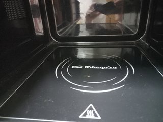 Microondas Orbegozo SIN PLATO GIRATORIO