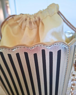 Bolso Pop Corn Plateado Cadena Dorada