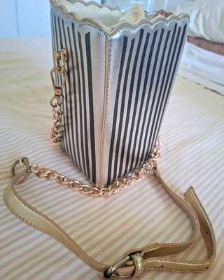 Bolso Pop Corn Plateado Cadena Dorada