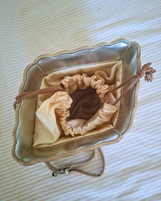 Bolso Pop Corn Plateado Cadena Dorada