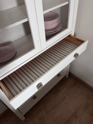 Vitrina de madera y cristal