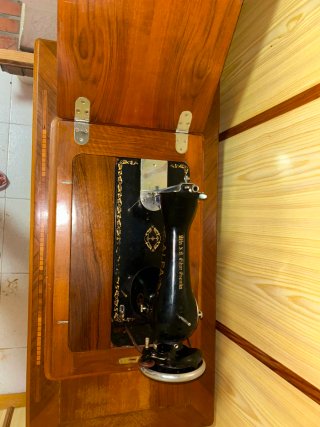 Máquina de coser Alfa antigua