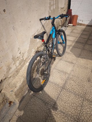 Bicicleta Montaña Azul y Negra BT win