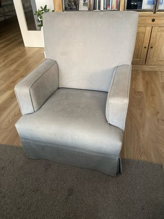 Butaca de tela gris
