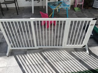 Valla de seguridad madera blanca