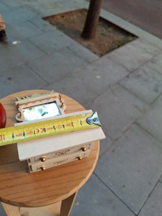 Miniatura Cómoda Antigua con Espejo